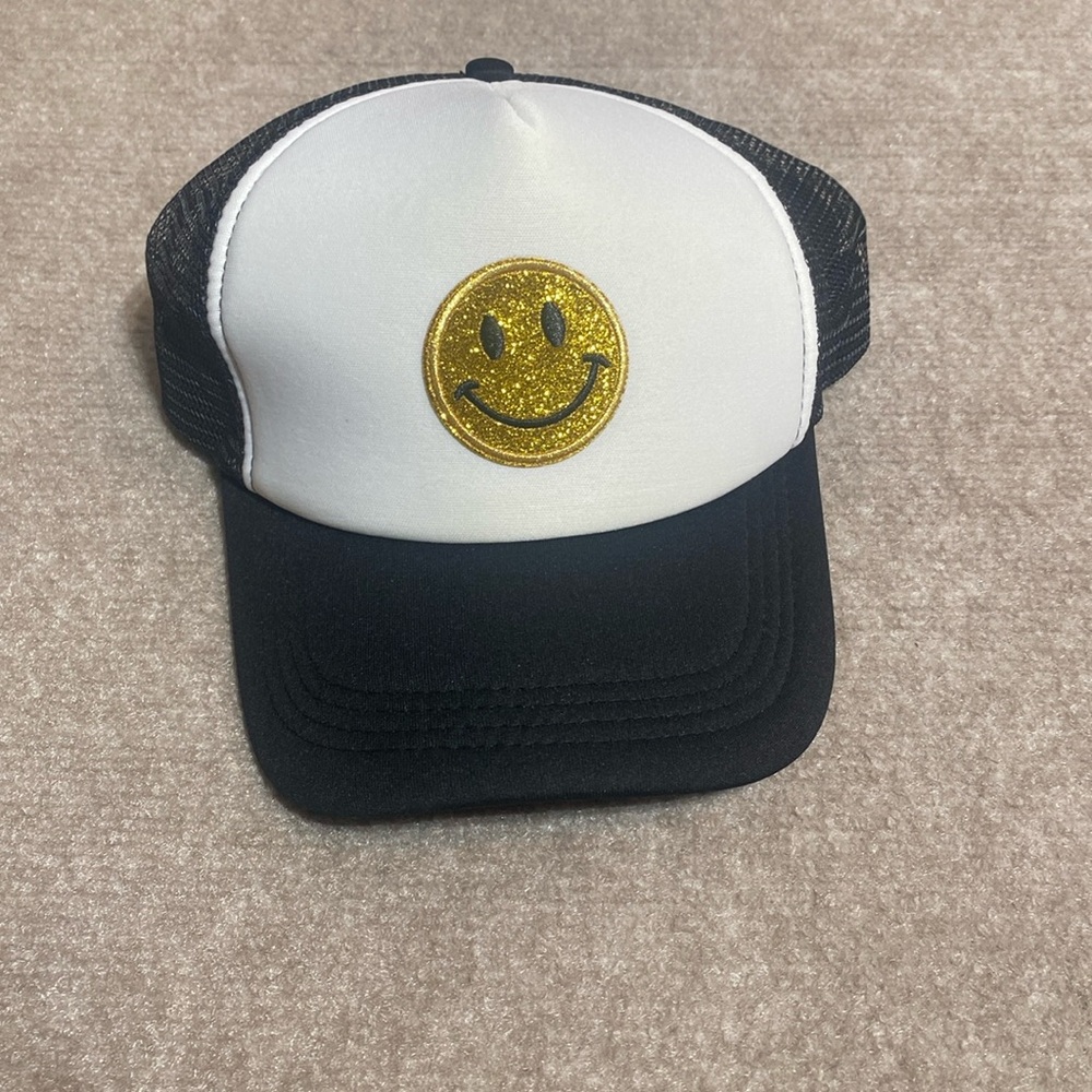 Smiley Face Black‎ & White Trucker Hat (Unisex)